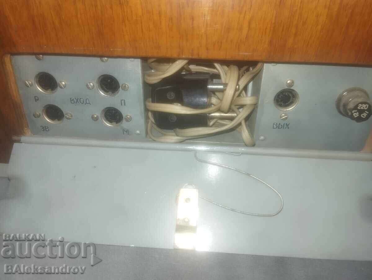 Παράδοση Παλιό φορητό μαγνητόφωνο για συλλογή ή χρήση Παράδοση Παλιό φορητό μαγνητόφωνο για συλλογή ή χρήση