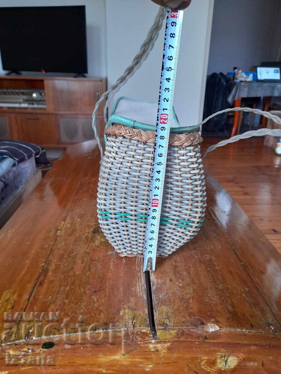 Livrarea Geanta veche tesuta Livrarea Geanta veche tesuta