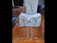 Стара плетена чанта