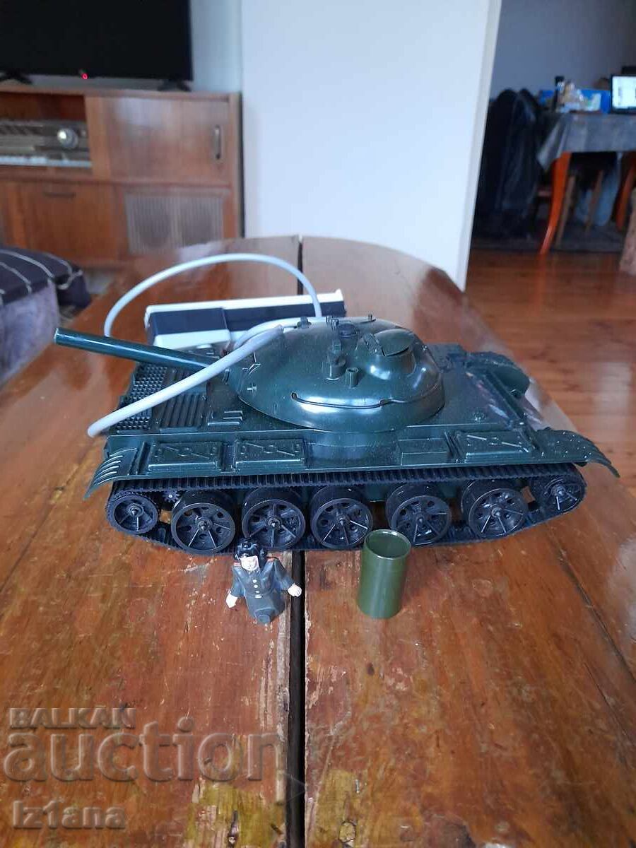 Jucărie veche tanc Panzer T62 cu preț € 115.00 | 224.92 BGN