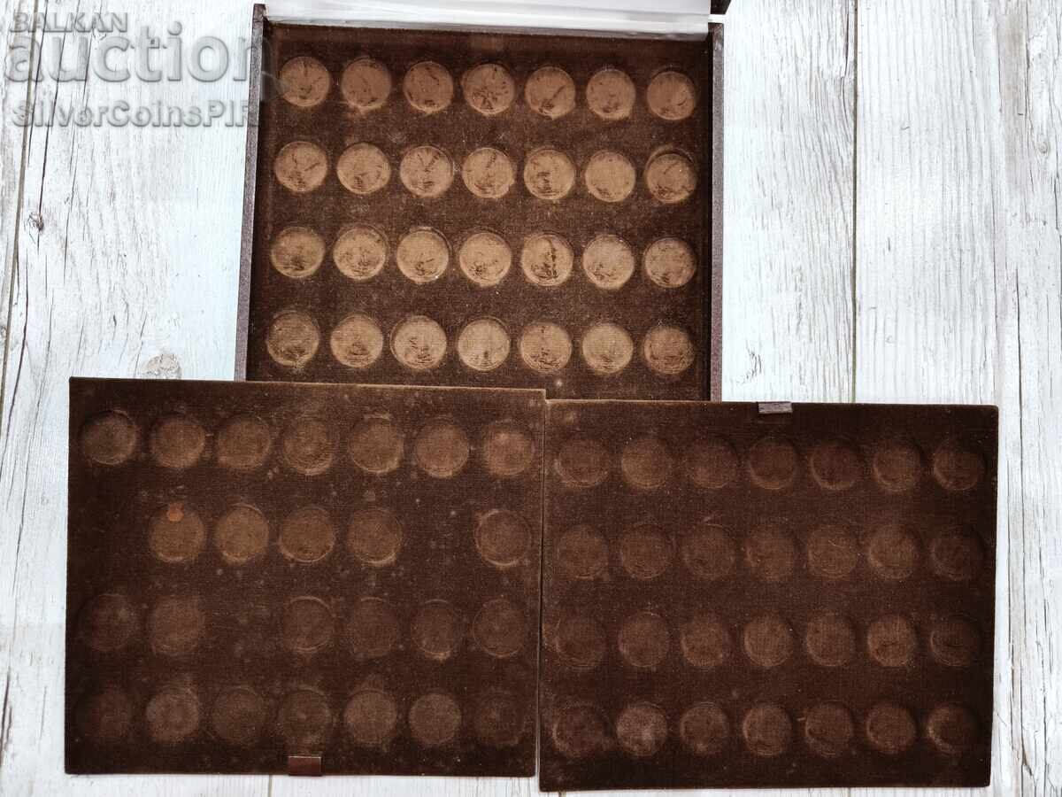 Κουτί για 81 νομίσματα με τιμή € 19.01 | 37.18 BGN Κουτί για 81 νομίσματα με τιμή € 19.01 | 37.18 BGN