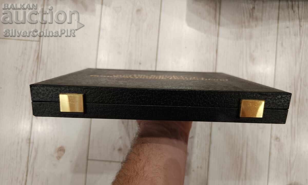 Auction Box for 12 Coins Auction Box for 12 Coins