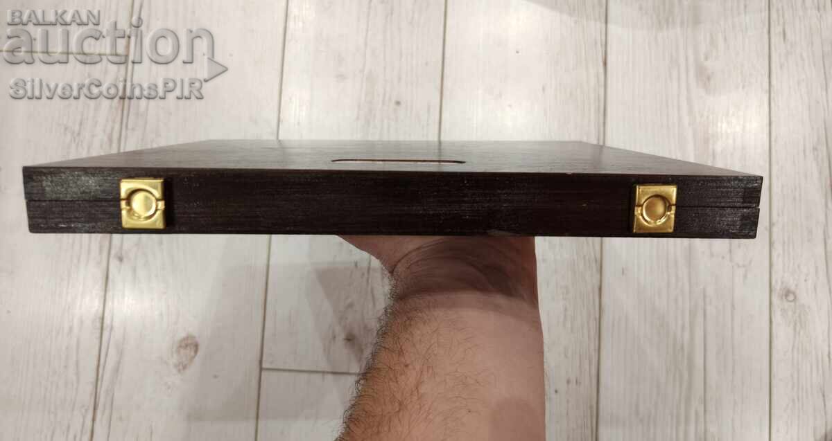 Auction Box for 12 Coins Auction Box for 12 Coins