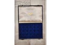 Кутия за 24 броя Монети