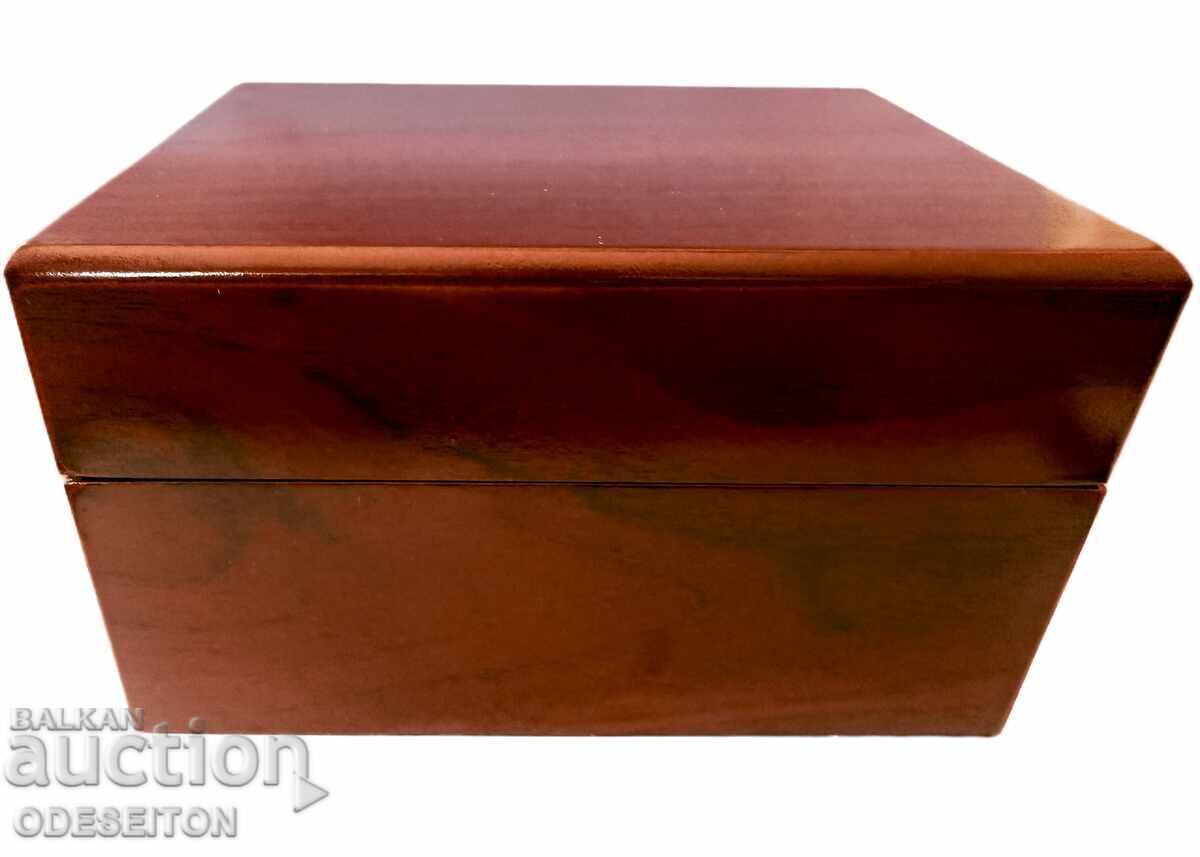 Πολυτελές Ξύλινο Κουτί Δώρου Για Ρολόι με τιμή € 13.99 | 27.36 BGN Πολυτελές Ξύλινο Κουτί Δώρου Για Ρολόι με τιμή € 13.99 | 27.36 BGN