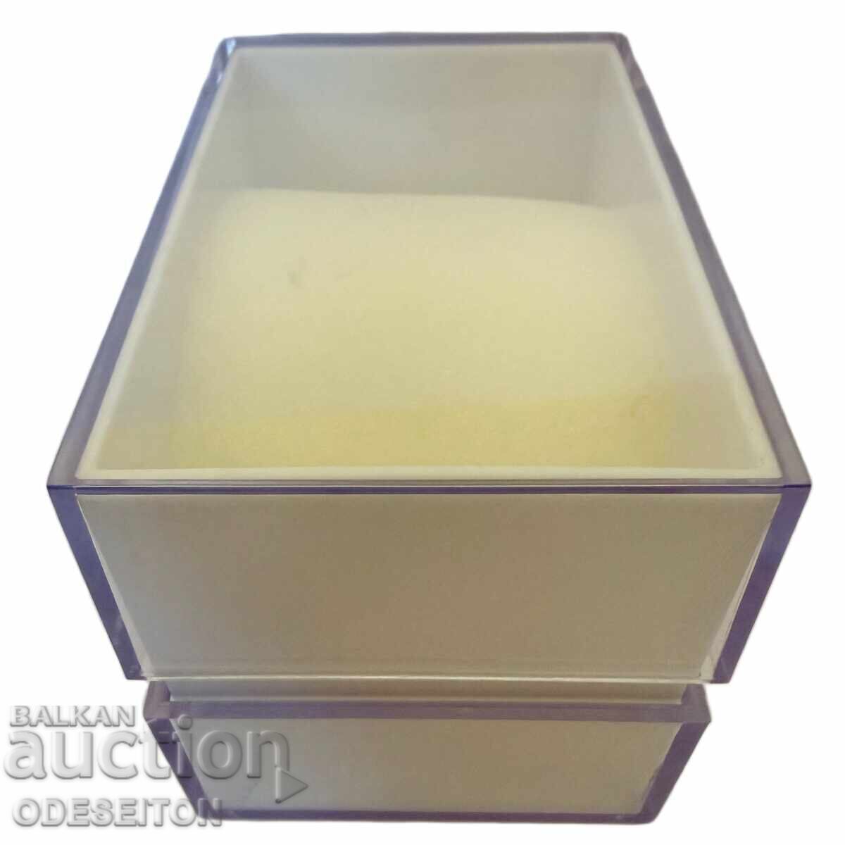 Cutie de lux transparentă pentru ceasuri, protecție vitrină cu preț € 2.49 | 4.87 BGN Cutie de lux transparentă pentru ceasuri, protecție vitrină cu preț € 2.49 | 4.87 BGN