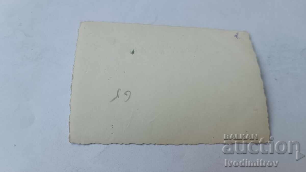 Fotografie Tineri și fată în munți cu preț € 1.26 | 2.46 BGN