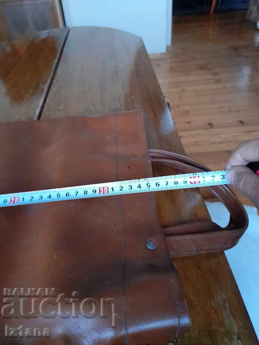 Delivery of Old shopping leather bag