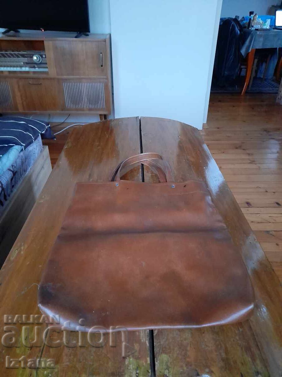 Old shopping leather bag