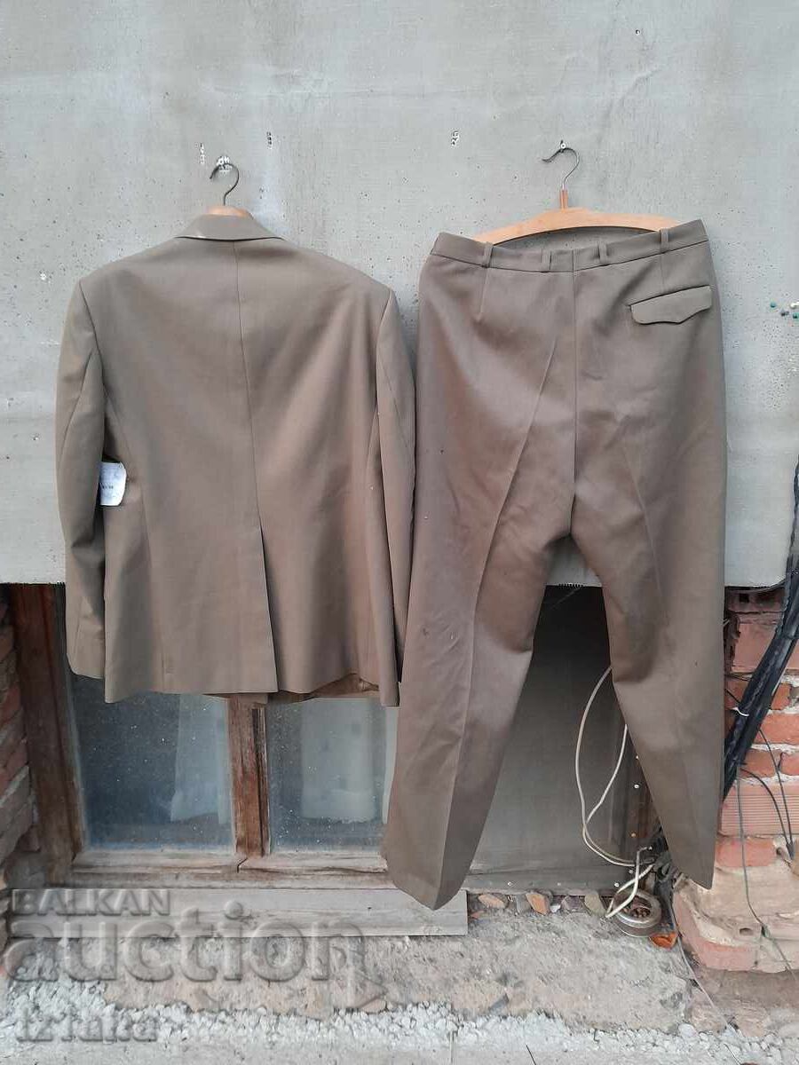 Доставка на Стара военна униформа