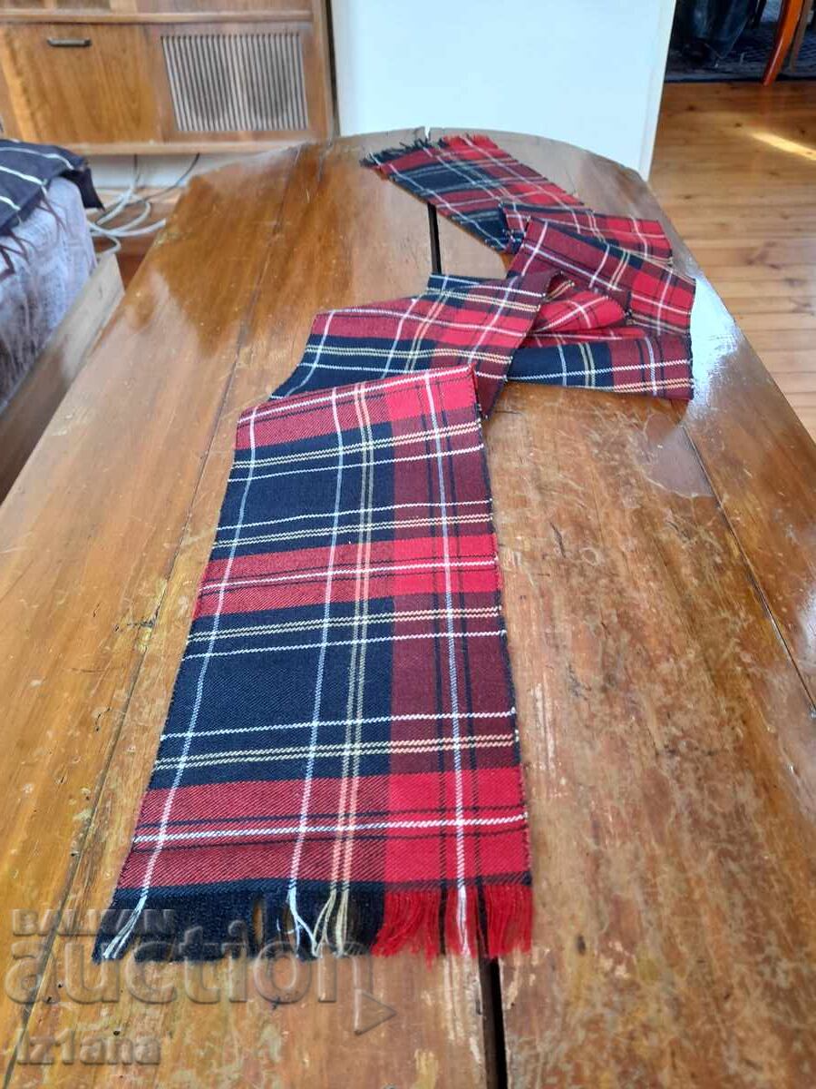 Eșarfă veche, eșarfă cu preț € 9.00 | 17.60 BGN Eșarfă veche, eșarfă cu preț € 9.00 | 17.60 BGN