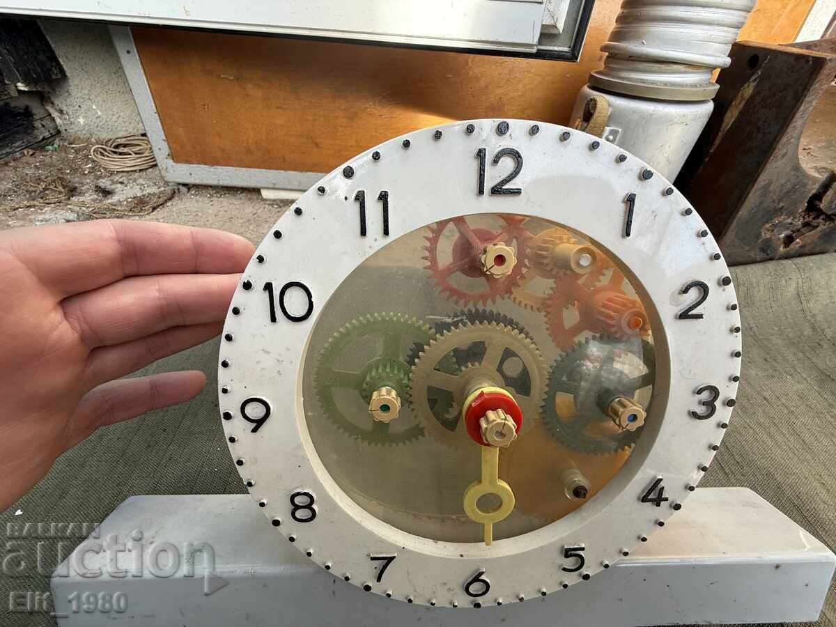 Ceas model cu preț € 20.00 | 39.12 BGN