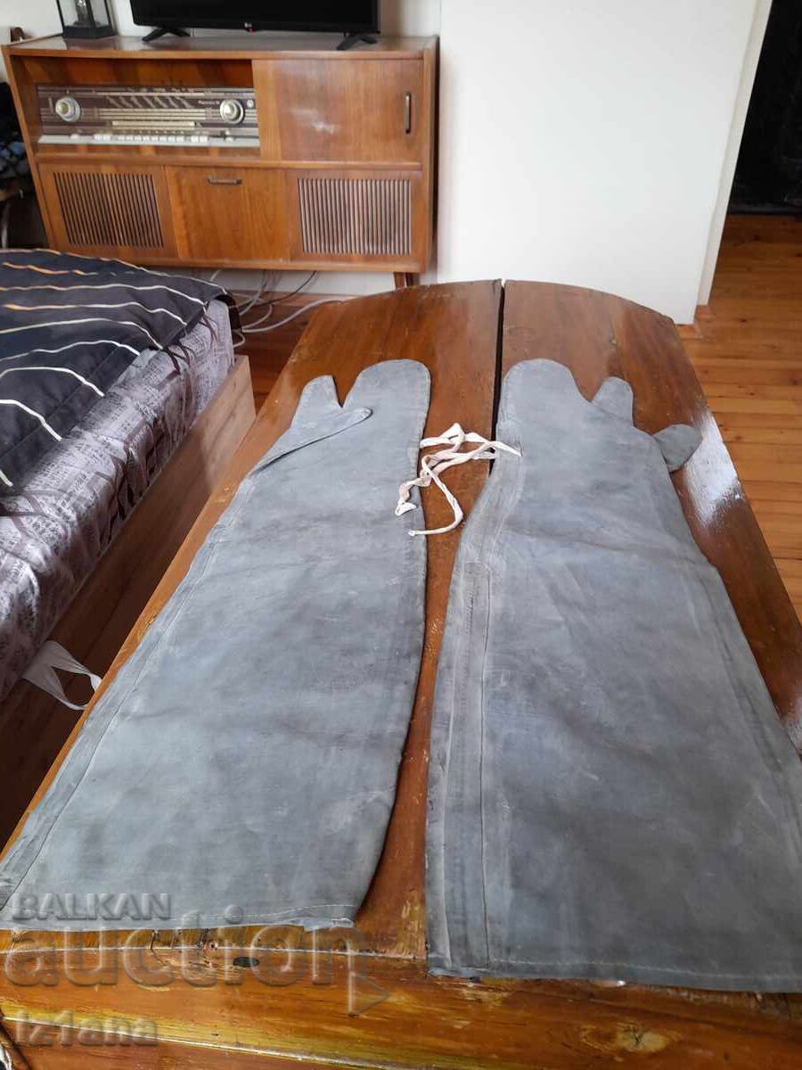 Стари предпазни химически ръкавици Стари предпазни химически ръкавици