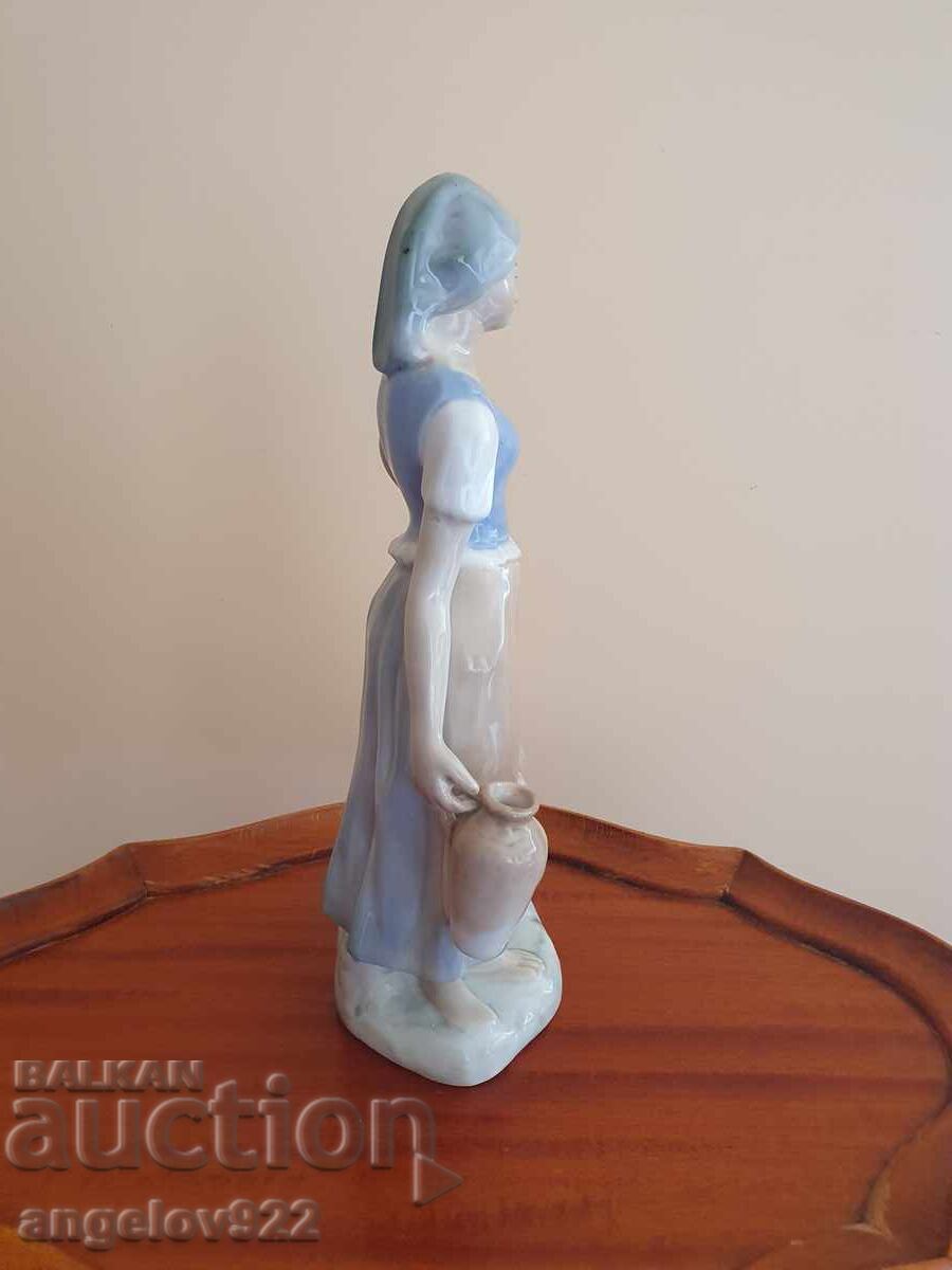 Figurină din porțelan spaniol, statuetă cu marcaj!!! cu preț € 0.01 | 0.02 BGN