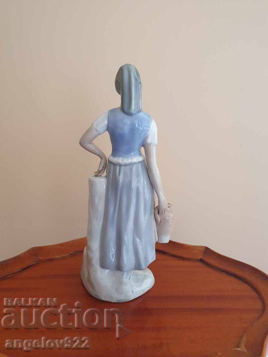 Licitație Figurină din porțelan spaniol, statuetă cu marcaj!!!