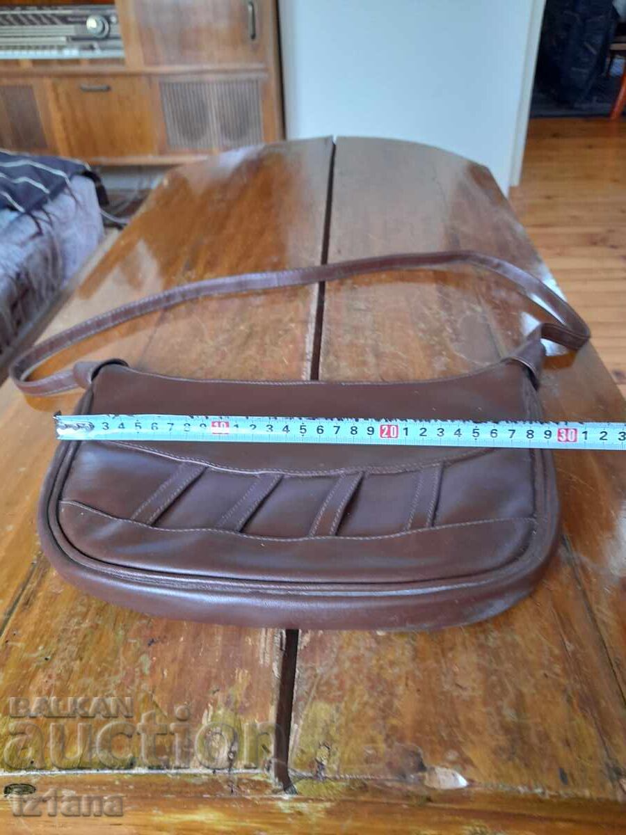 Geantă din piele bătrână cu preț € 16.00 | 31.29 BGN Geantă din piele bătrână cu preț € 16.00 | 31.29 BGN