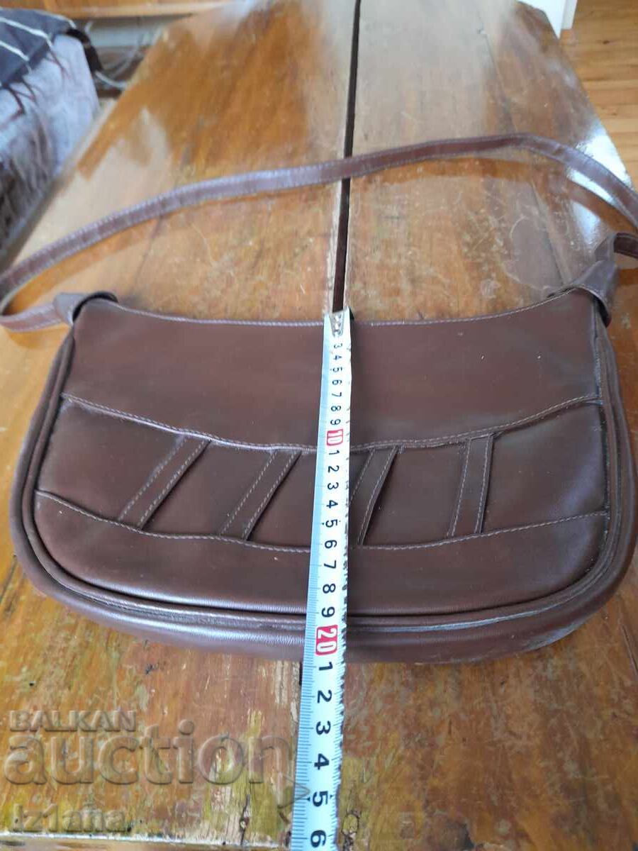 Licitație Geantă din piele bătrână Licitație Geantă din piele bătrână