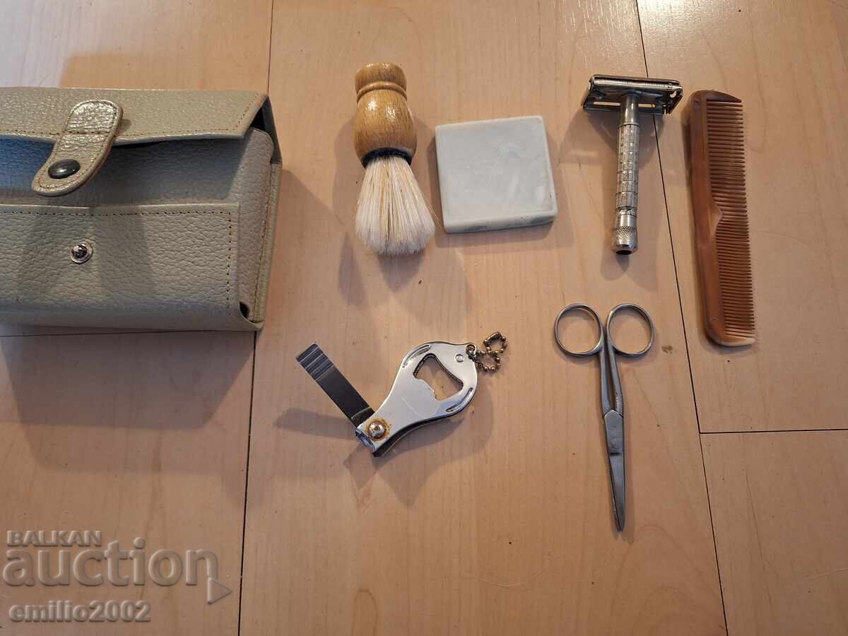 Ретро тоалетен комплект с цена € 4.00 | 7.82 лв.