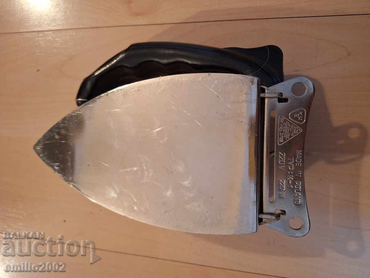 Аукцион Ретро туристическа ютия от времето на соца Аукцион Ретро туристическа ютия от времето на соца