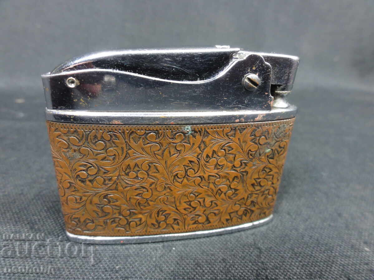 Brichetă retro veche pe benzină LAMBERT AUTOMATIC JAPAN cu preț € 20.00 | 39.12 BGN Brichetă retro veche pe benzină LAMBERT AUTOMATIC JAPAN cu preț € 20.00 | 39.12 BGN