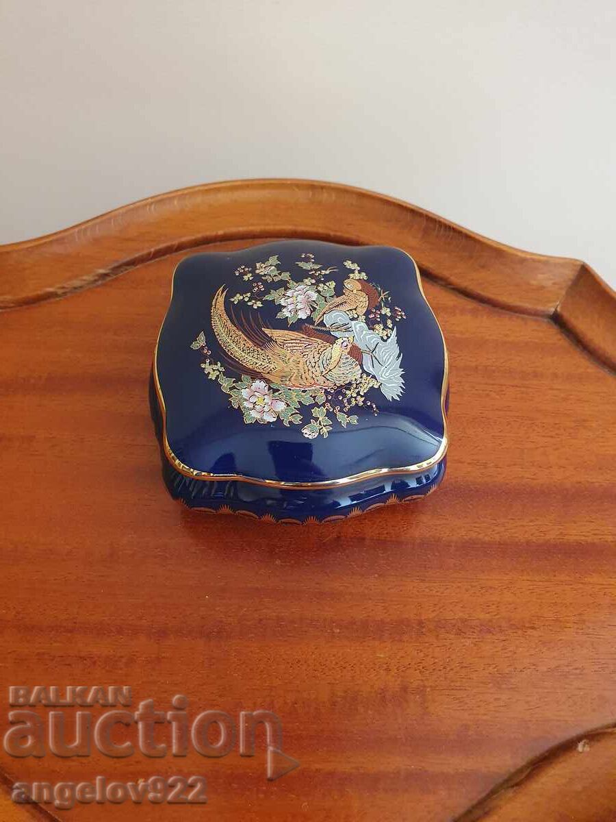 Όμορφο πορσελάνινο κουτί κοσμημάτων με σήμανση!!!