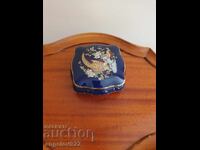 Όμορφο πορσελάνινο κουτί κοσμημάτων με σήμανση!!!