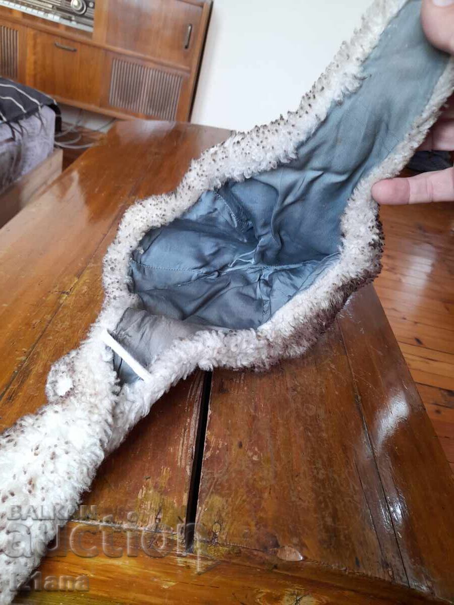 Veche căciulă de copil cu urechi - 5 Veche căciulă de copil cu urechi - 5