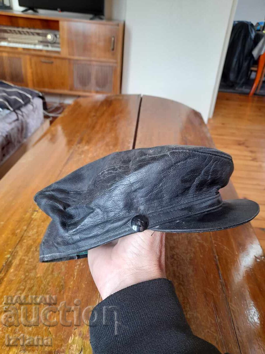 Стар кожен каскет с цена € 11.00 | 21.51 лв.