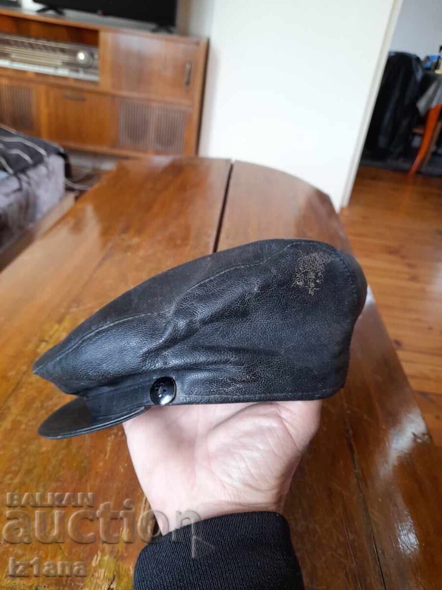 Доставка на Стар кожен каскет