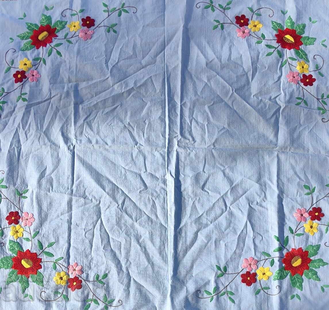 СТАРО БРОДИРАНО КАРЕ ПОКРИВКА БРОДЕРИЯ с цена € 14.83 | 29.00 лв.