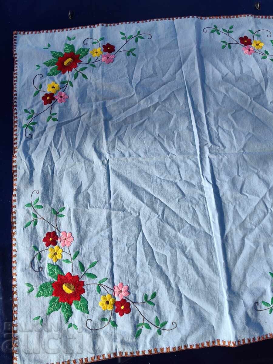 Аукцион СТАРО БРОДИРАНО КАРЕ ПОКРИВКА БРОДЕРИЯ