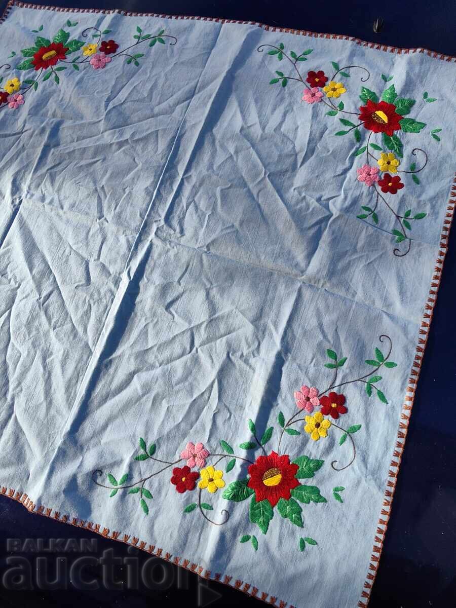 Доставка на СТАРО БРОДИРАНО КАРЕ ПОКРИВКА БРОДЕРИЯ