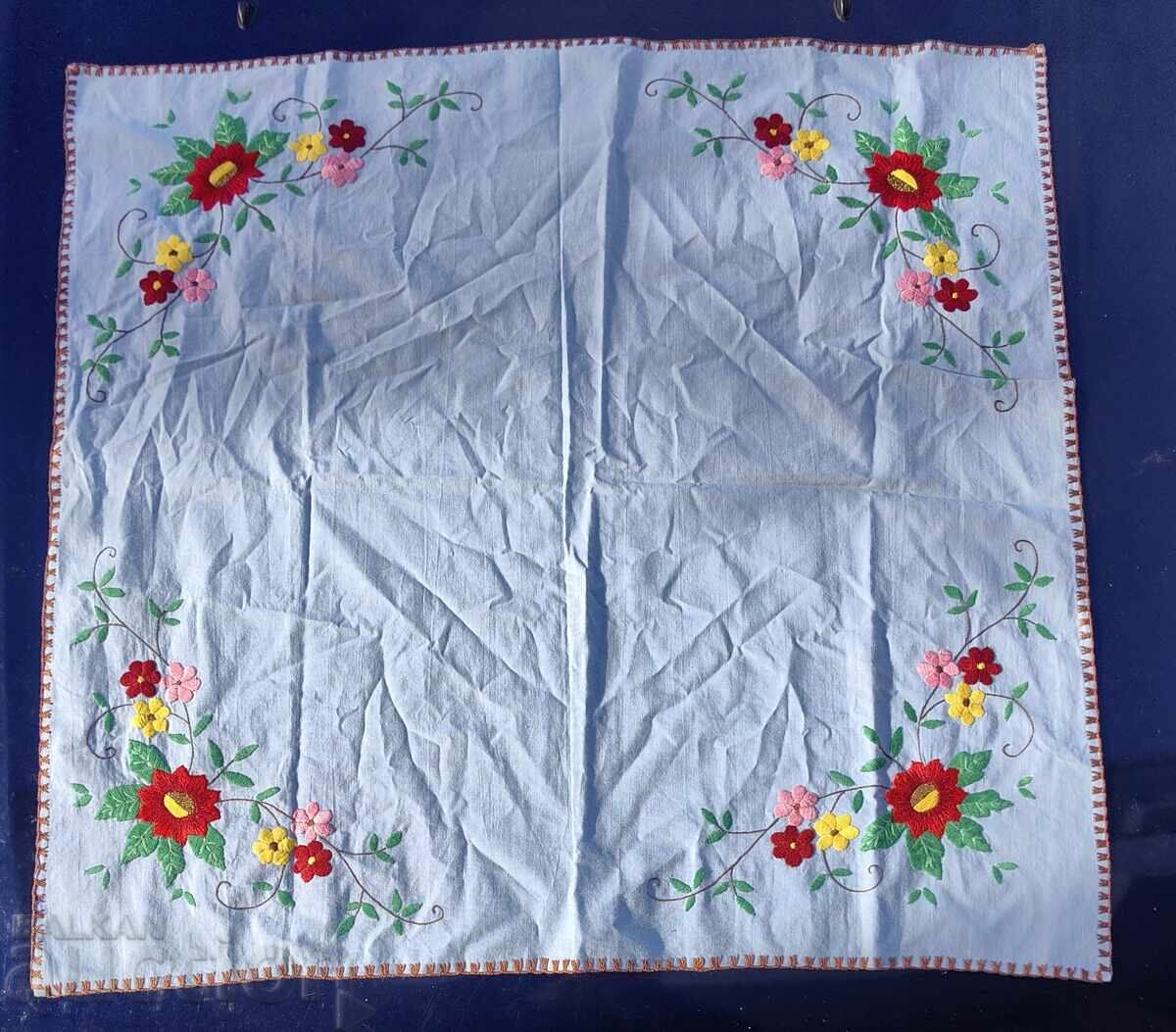 СТАРО БРОДИРАНО КАРЕ ПОКРИВКА БРОДЕРИЯ