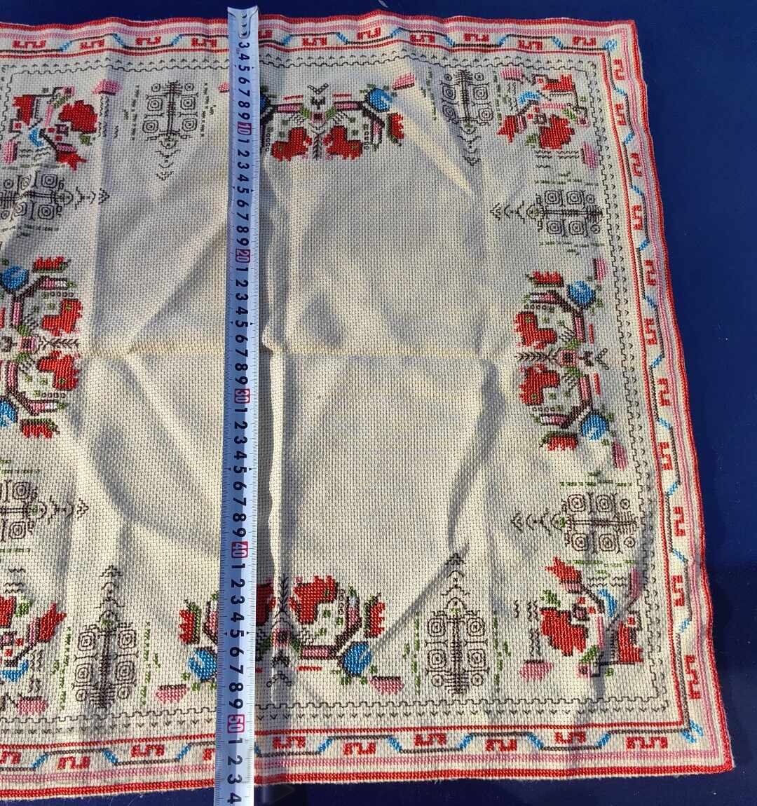 Delivery of OLD EMBROIDERED SQUARE COVER EMBROIDERY