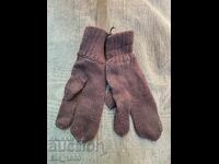 Mănuși de lână pentru soldați