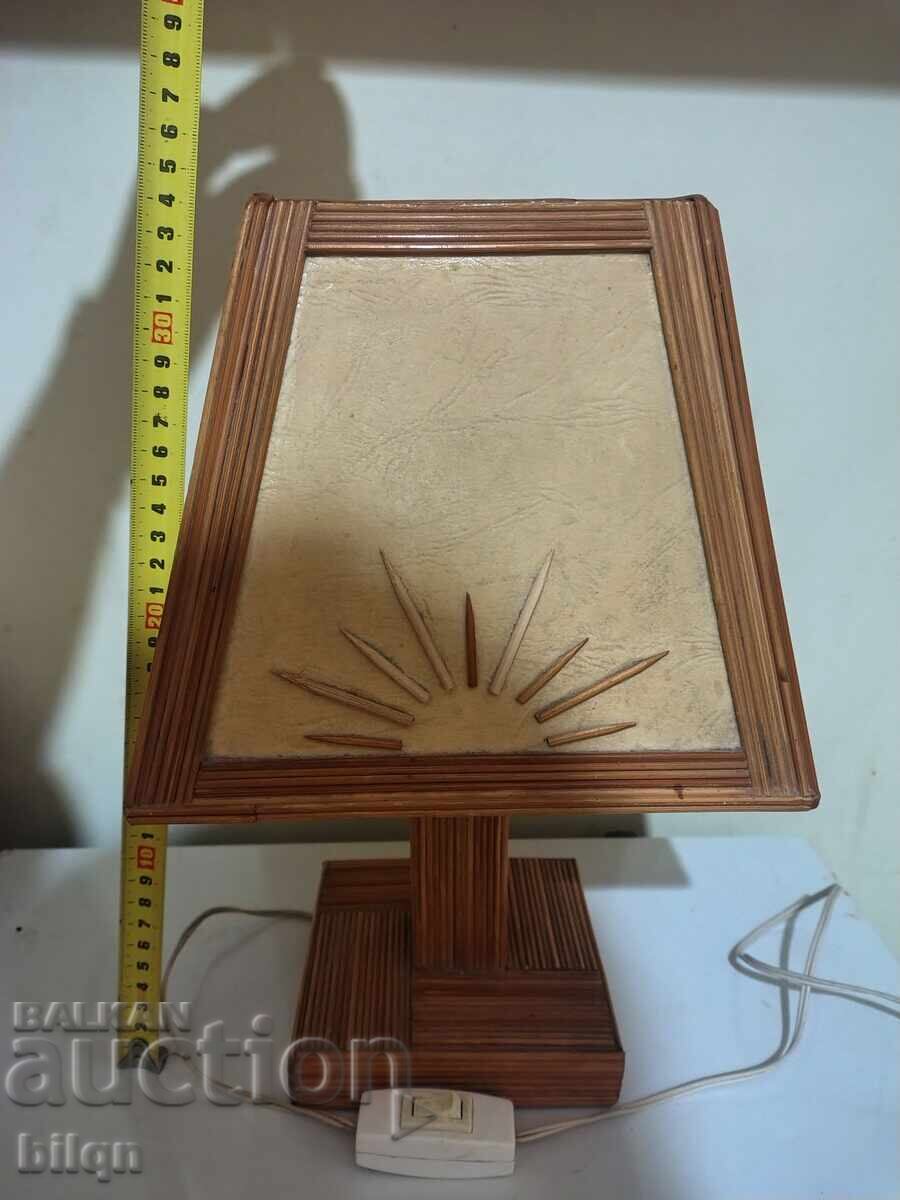 Интересна Стара Дървена Настолна Лампа - 6 Интересна Стара Дървена Настолна Лампа - 6