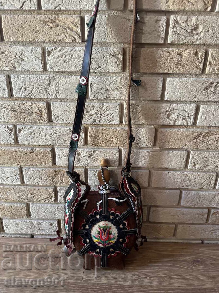 Μεγάλη ξύλινη μπουκάλα με τιμή € 0.01 | 0.02 BGN Μεγάλη ξύλινη μπουκάλα με τιμή € 0.01 | 0.02 BGN