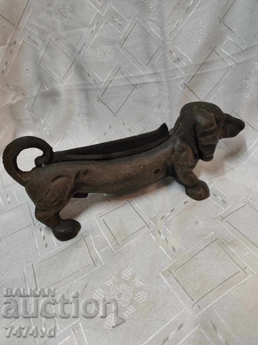 Παλιά, στιβαρή, μαντεμένια σκαλιστήρα παπουτσιών σκύλος 1900 με τιμή € 100.00 | 195.58 BGN Παλιά, στιβαρή, μαντεμένια σκαλιστήρα παπουτσιών σκύλος 1900 με τιμή € 100.00 | 195.58 BGN