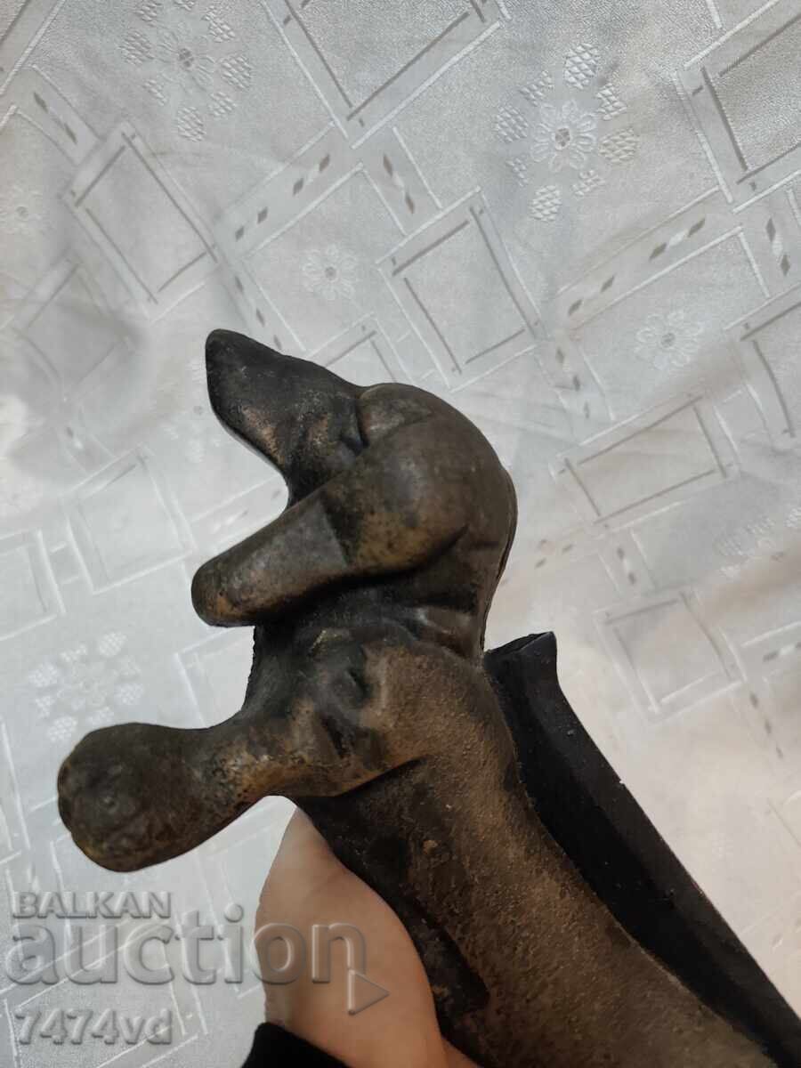 Παράδοση Παλιά, στιβαρή, μαντεμένια σκαλιστήρα παπουτσιών σκύλος 1900 Παράδοση Παλιά, στιβαρή, μαντεμένια σκαλιστήρα παπουτσιών σκύλος 1900