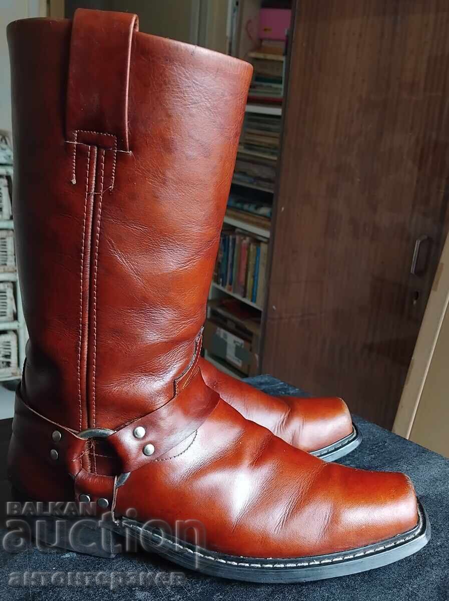 Μπότες μηχανής τύπου "harness" με λοξό (τετράγωνο) δάχτυλο με τιμή € 19.00 | 37.16 BGN Μπότες μηχανής τύπου "harness" με λοξό (τετράγωνο) δάχτυλο με τιμή € 19.00 | 37.16 BGN