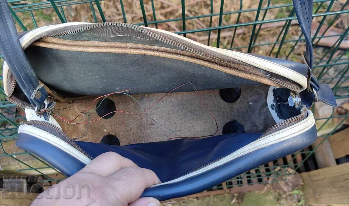 Auction OLD SOCIALIST BAG SAK LEVSKI SPARTAK WITH TORN ZIPPER Auction OLD SOCIALIST BAG SAK LEVSKI SPARTAK WITH TORN ZIPPER