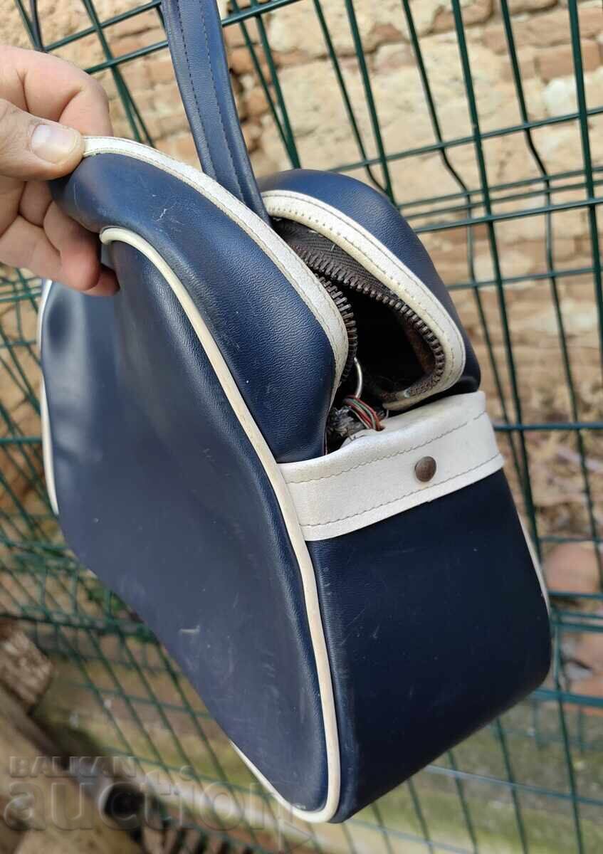 Delivery of OLD SOCIALIST BAG SAK LEVSKI SPARTAK WITH TORN ZIPPER Delivery of OLD SOCIALIST BAG SAK LEVSKI SPARTAK WITH TORN ZIPPER