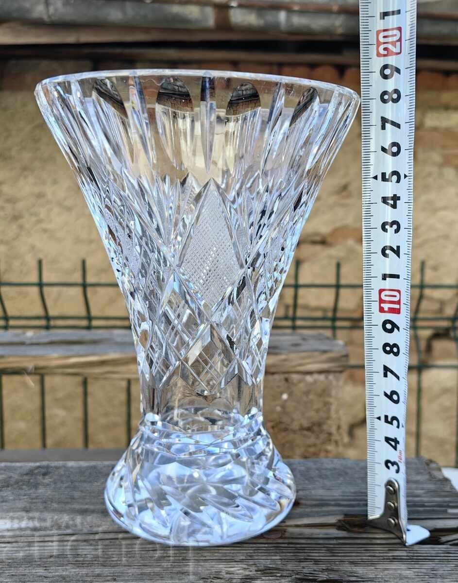Auction  OLD CRYSTAL VASE INTACT