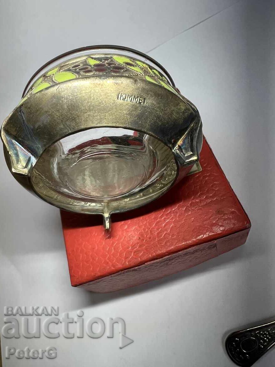 Доставка на Антикварна Солничка с Емайл и Лъжичка (1971 г.) Доставка на Антикварна Солничка с Емайл и Лъжичка (1971 г.)