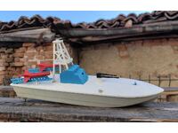 СОЦ ДЕТСКА ПЛАСТМАСОВА ИГРАЧКА КАТЕР КОРАБ С ЛИПСИ