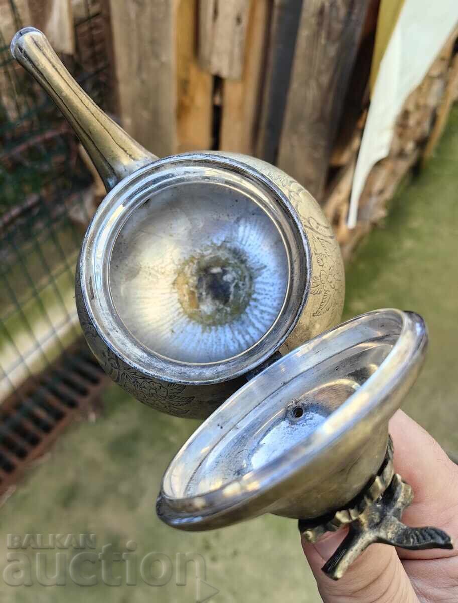 Livrarea VECHI CEAINIC MASIV DIN METAL CU O PASĂRE PE CAPAC Livrarea VECHI CEAINIC MASIV DIN METAL CU O PASĂRE PE CAPAC