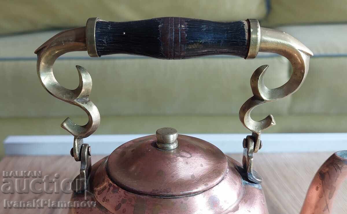 Τσαγιέρα μέλι με χοντρή λαβή από μπρούτζο για γνώστες με τιμή € 18.00 | 35.20 BGN Τσαγιέρα μέλι με χοντρή λαβή από μπρούτζο για γνώστες με τιμή € 18.00 | 35.20 BGN