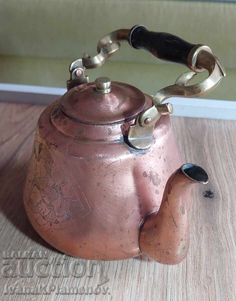 Δημοπρασία Τσαγιέρα μέλι με χοντρή λαβή από μπρούτζο για γνώστες Δημοπρασία Τσαγιέρα μέλι με χοντρή λαβή από μπρούτζο για γνώστες