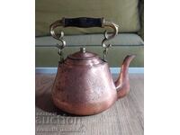 Чайник мед с масивна дръжка от бронз за ценители