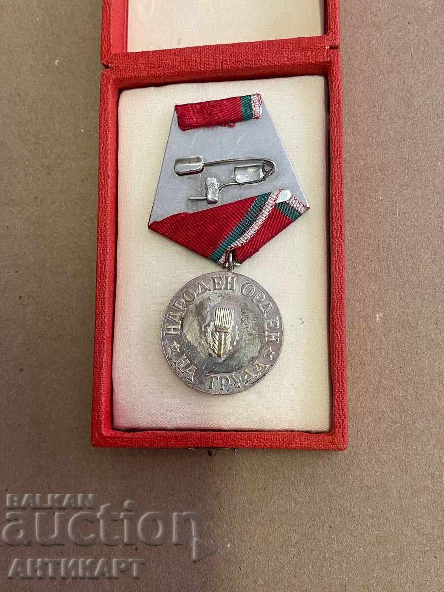 #1 Rar Ordinul Muncii, argint, cu cutie cu preț € 5.00 | 9.78 BGN